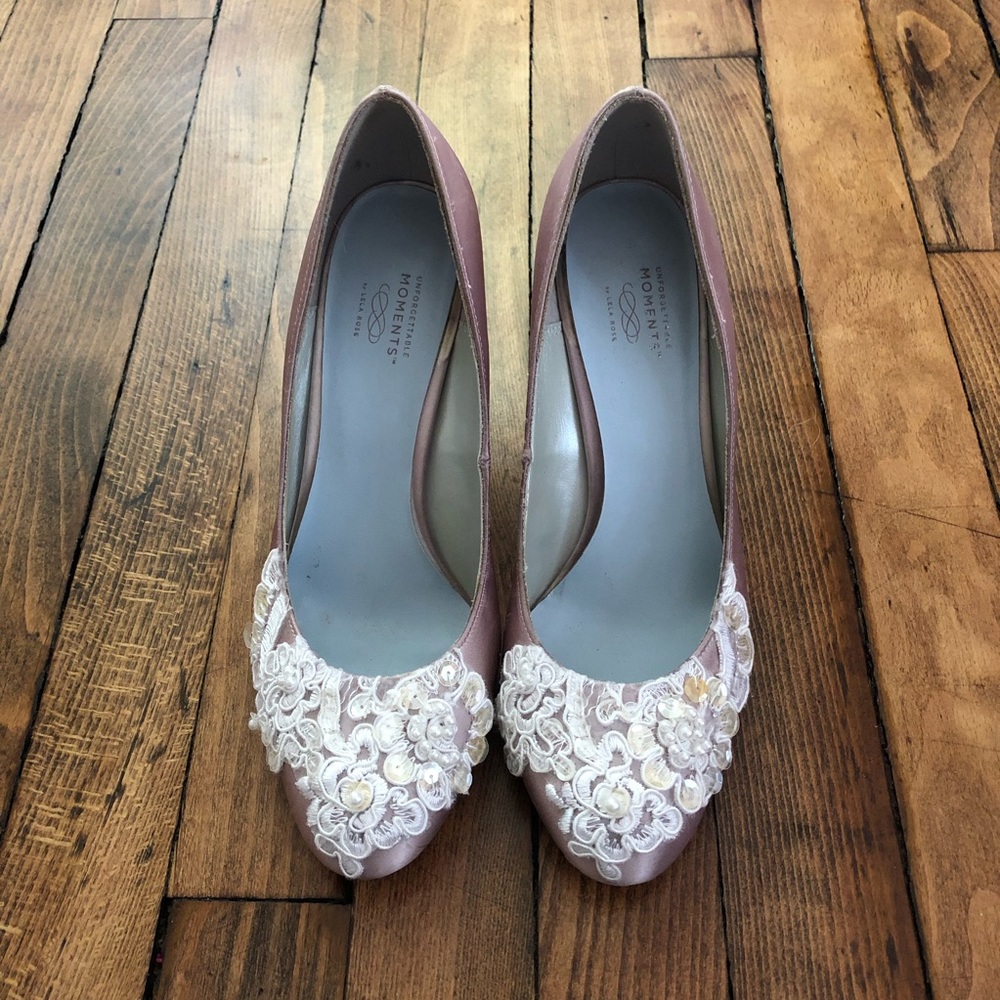 UNFORGETTABLE MOMENTS Custom Lace Wedding Shoes